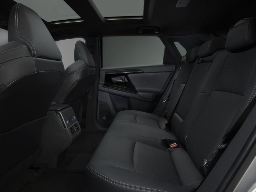  Toyota bZ4X AWD 2021 года  (WW) (фото 15 из 20)